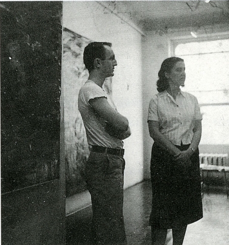 Frank O&rsquo;Hara and Jane Freilicher installing her 1952 exhibition at Tibor de Nagy Gallery. Photo by Walt Silver